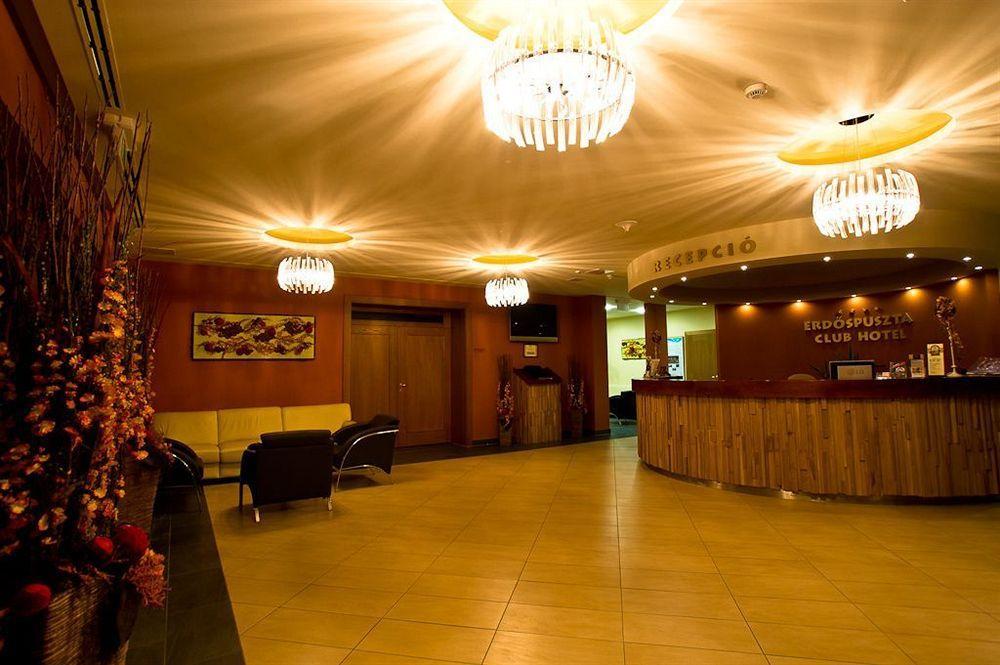 伊瑞达斯帕斯塔菲奈斯俱乐部酒店 德布勒森 外观 照片