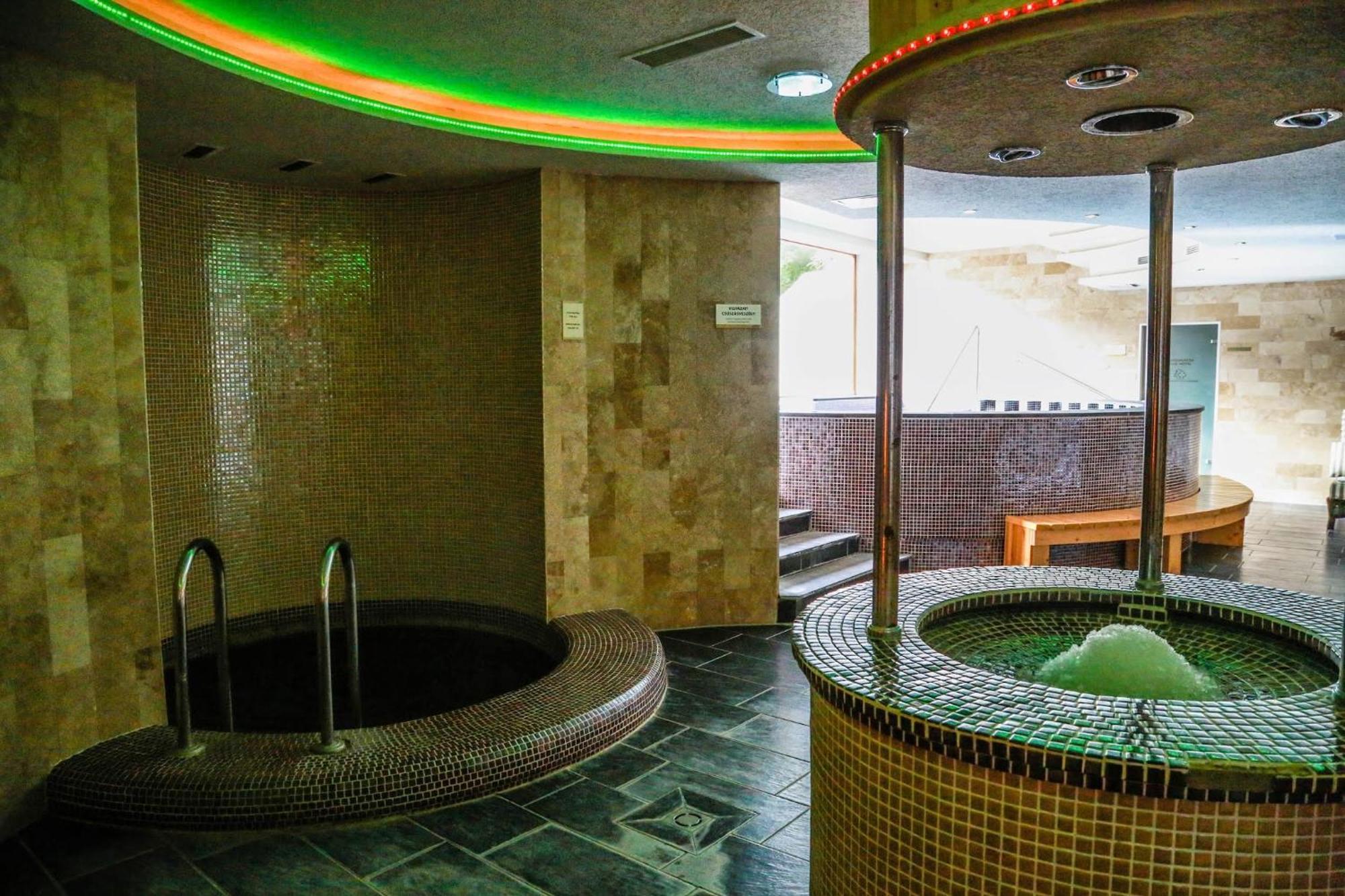 伊瑞达斯帕斯塔菲奈斯俱乐部酒店 德布勒森 外观 照片